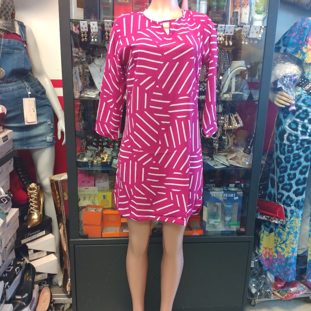 B. Boutique dress half slevees punk and white.